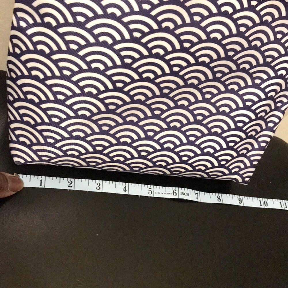 Stylish Purple Patterned Women's Cosmetic Bag - Picture 4 of 5
